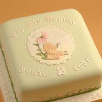 мишка с цветочком на торте